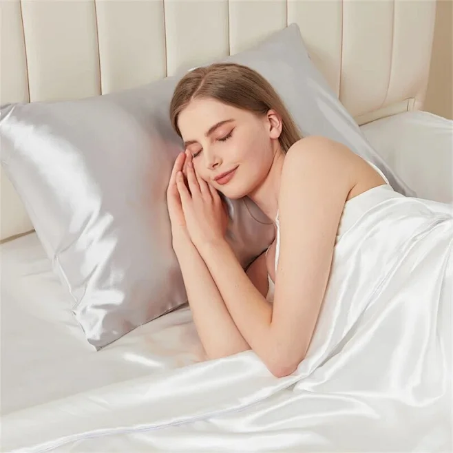 100% pure Mulberry silk pillowcase showing smooth texture for frizz prevention