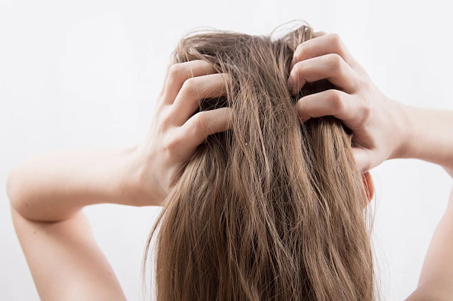 How to Fix Frizzy Hair: Causes and Simple Fixes