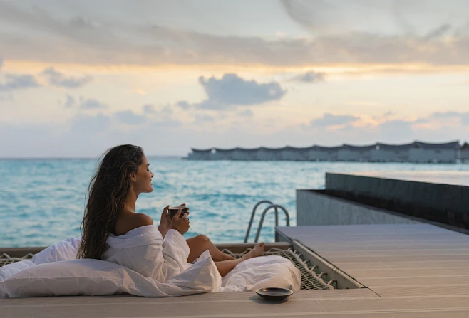 Why Are Hotel Pillows So Comfortable? 7 Secrets Behind Better Hotel Sleep